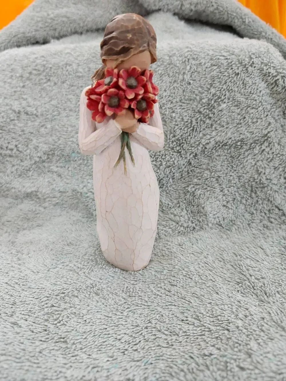Willow Tree "Surrounded by Love" figurine by artist Susan Lordi features a hand-